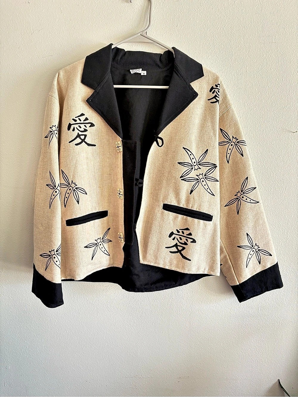 Venus Imports Dragonfly Print Button Jacket Cream & Black Medium